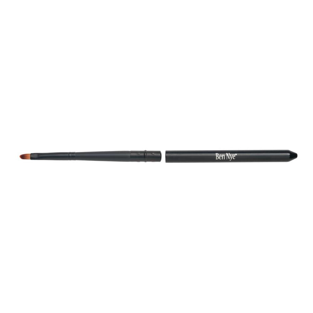 FDB-7 Ben Nye Lip Brush With Cover sivellin - Backstage Beauty Finland